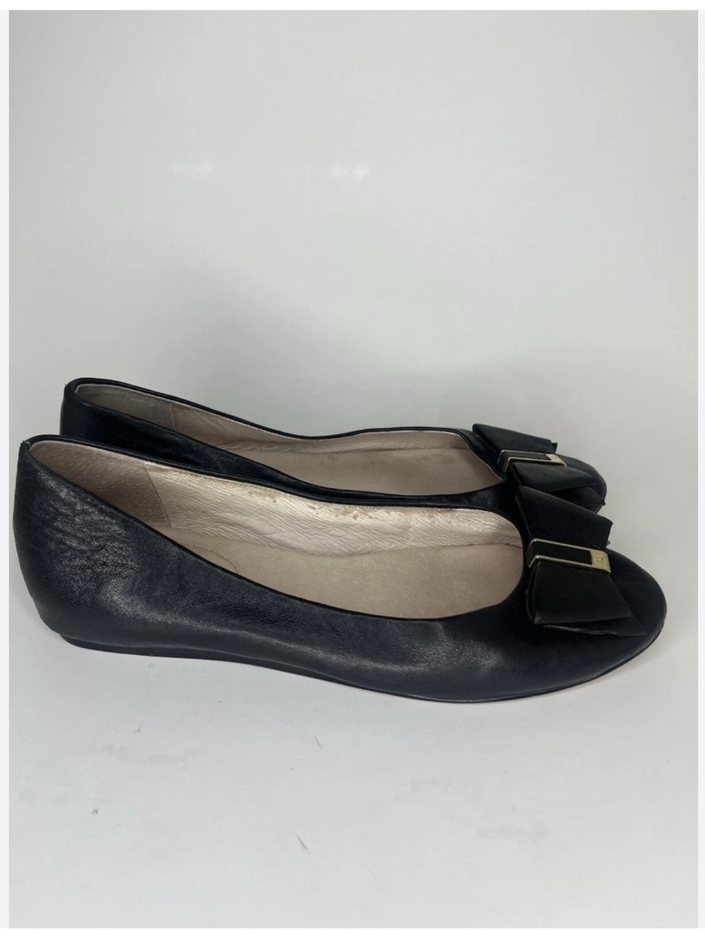 Louise et Cie 9.5 LO-FABLE Black Leather Gold Tone Raised Heel Bow Flats